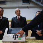 desinformacao-sobre-urnas-recua,-e-falso-apoio-a-candidatos-cresce-em-2026,-diz-lupa