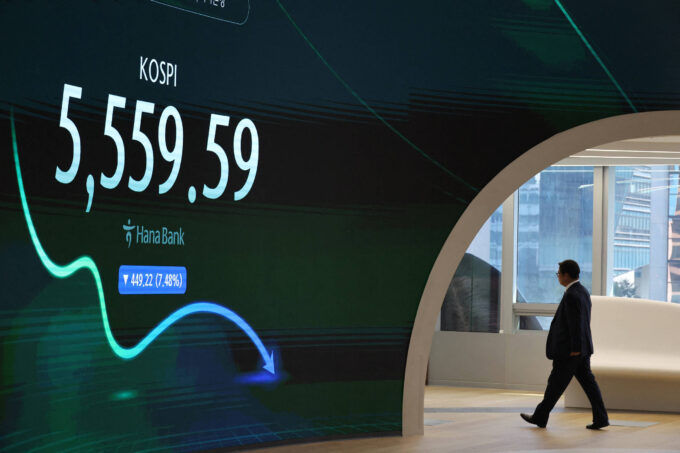 mercados-asiaticos-tem-forte-queda-com-inflacao-americana-e-preocupacao-com-ia