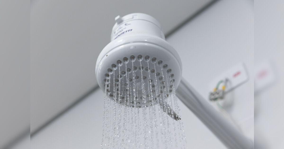banho-de-ate-6-minutos-economiza-mais-de-3-mil-litros-de-agua-por-mes,-orienta-sanepar