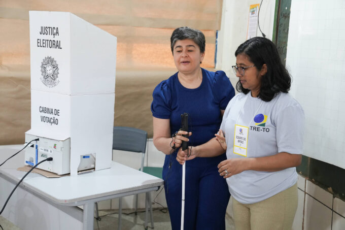 eleitores-com-dificuldade-de-locomocao-podem-pedir-transporte-gratuito-para-votar;-veja-como