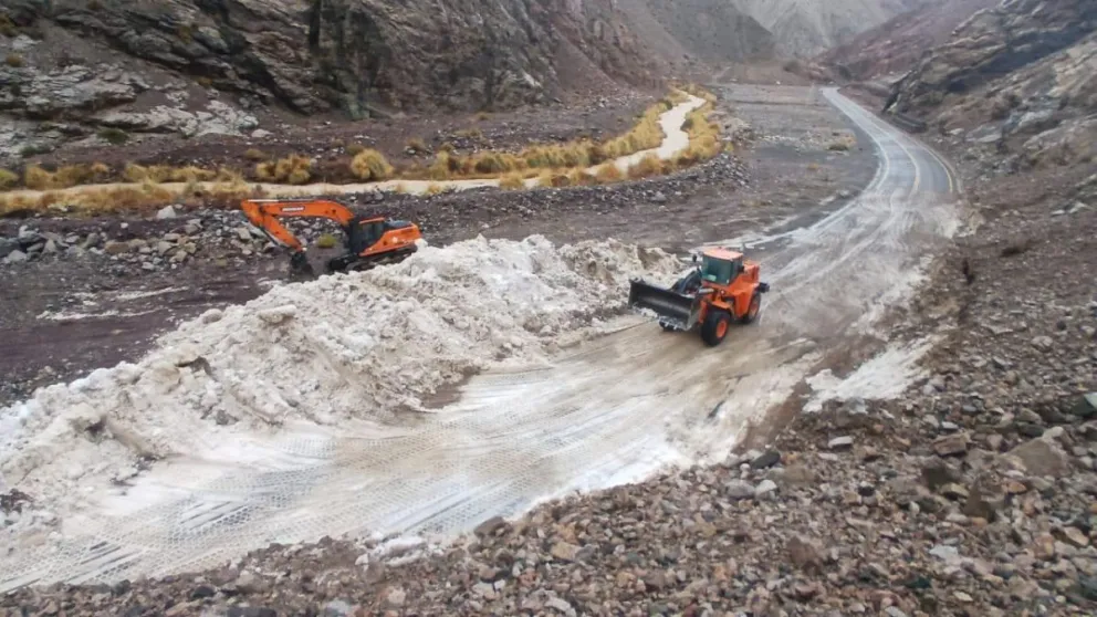 30%-de-avance-en-el-despeje-del-paso-agua-negra