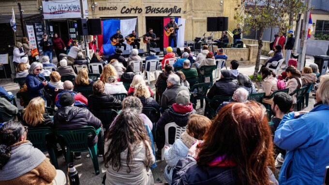 comites-de-base-presionan-al-frente-amplio-a-empujar-en-el-“corto-plazo”-el-impuesto-al-1%-mas-rico