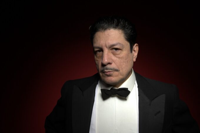 buenos-aires’-favorite-retro-dandy-singer-is-back