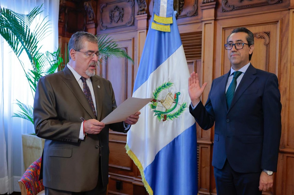 jonathan-menkos-retoma-finanzas-tras-la-suspension-de-su-nombramiento-al-frente-del-banguat