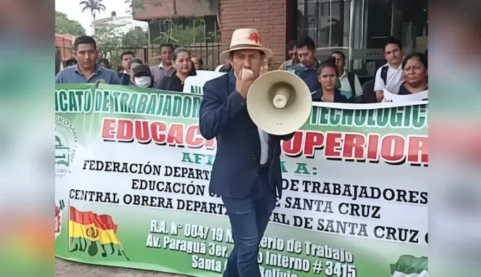 maestros-rechazan-curricula-regionalizada-y-protestan-en-la-gobernacion