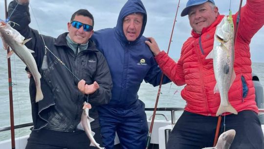 de-pescadillas-a-pejerreyes:-asi-esta-la-pesca-embarcada-en-bahia-san-blas