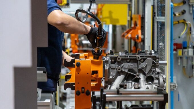 industria:-cuatro-de-cada-diez-maquinas-continuaron-paradas-en-agosto
