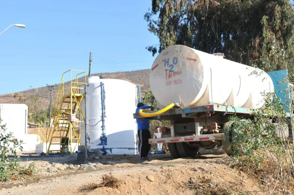 problemas-de-abastecimiento-de-agua-obligan-a-familias-de-rio-hurtado-a-recurrir-a-vertientes