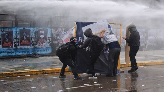 marcha-federal:-protesters,-police-clash-at-demo-outside-congress