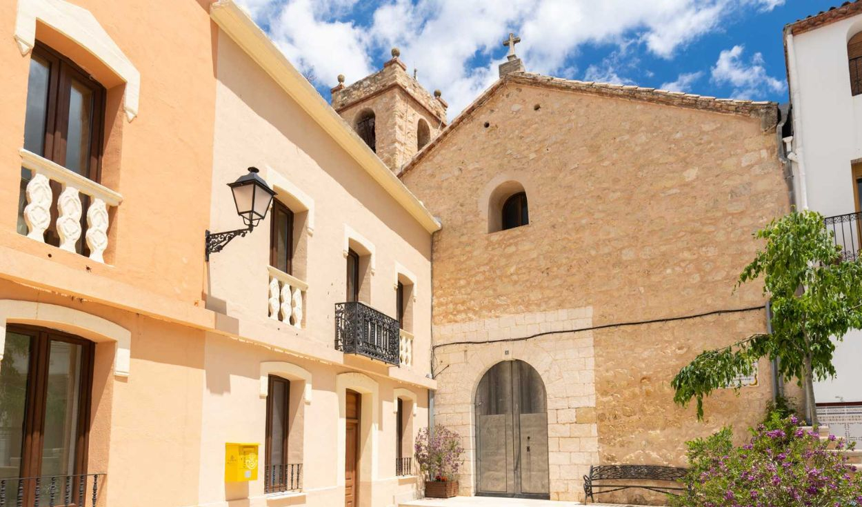 este-pequeno-pueblo-de-espana-de-159-habitantes-necesita-trabajadores-para-varios-oficios:-albaniles,-fontaneros,-camareros-y-cuidadores-de-ancianos