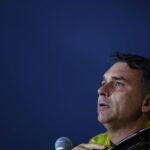 bet-de-investigado-por-fraude-do-inss-pagou-voos-de-flavio-bolsonaro-na-europa