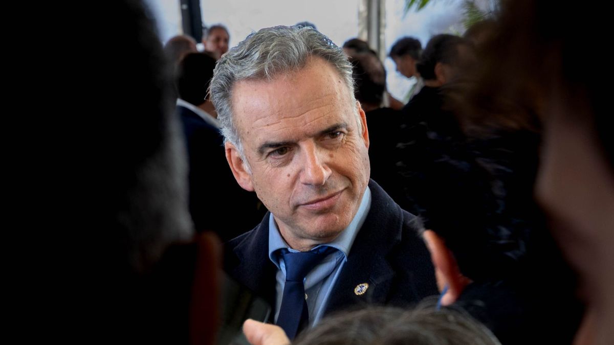 “si-fuera-el-gobierno,-estaria-preocupado”:-nueva-encuesta-de-cifra-muestra-“estabilidad”-en-evaluacion-de-orsi,-a-quien-57%-desaprueba-y-24%-aprueba