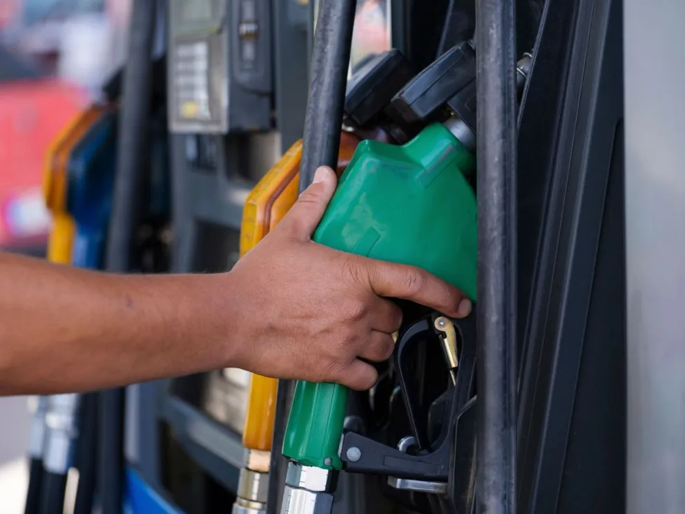 nuevo-“bencinazo”:-proyectan-alza-de-$41-en-gasolinas-y-$90-en-diesel 