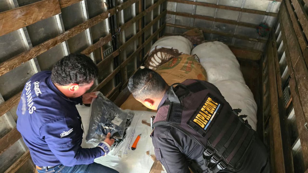 sat-incauta-mas-de-q156-mil-en-prendas-de-vestir-de-presunto-contrabando-en-chiquimula