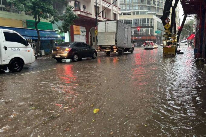 sao-paulo-pode-ter-chuva-forte-nesta-sexta-(16);-temperatura-deve-cair-no-fim-de-semana