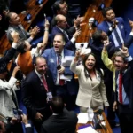 aprueban-recorte-de-semana-laboral-a-cinco-dias-en-brasil