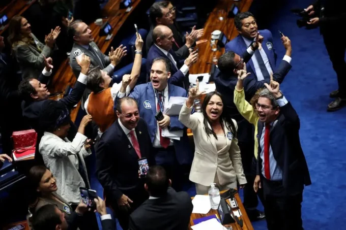 aprueban-recorte-de-semana-laboral-a-cinco-dias-en-brasil