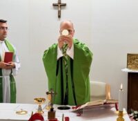 el-papa-leon-xiv-celebra-santa-misa-en-el-hospital-gemelli-y-muestra-mejoria-constante
