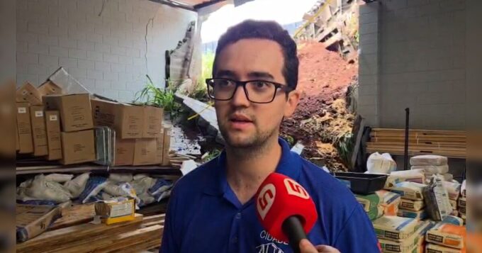 ‘achei-que-ia-cair’:-gerente-relata-susto-apos-trem-tombar-e-atingir-loja-em-apucarana