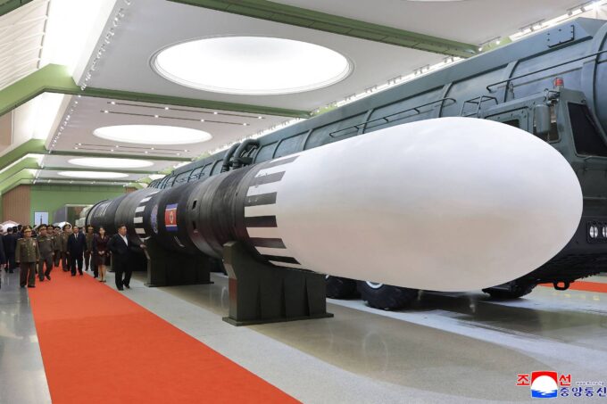 coreia-do-norte-exibe-arsenal-militar-em-novo-museu