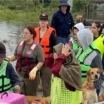 rescatan-a-mascotas-de-las-inundaciones-en-paraguay