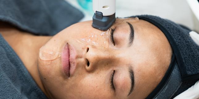 « on-me-dit-toujours-que-je-fais-25 ans » :-en-quete-d’une-peau-parfaite,-elles-partent-en-coree-du-sud-pour-des-traitements-dermatologiques-de-pointe