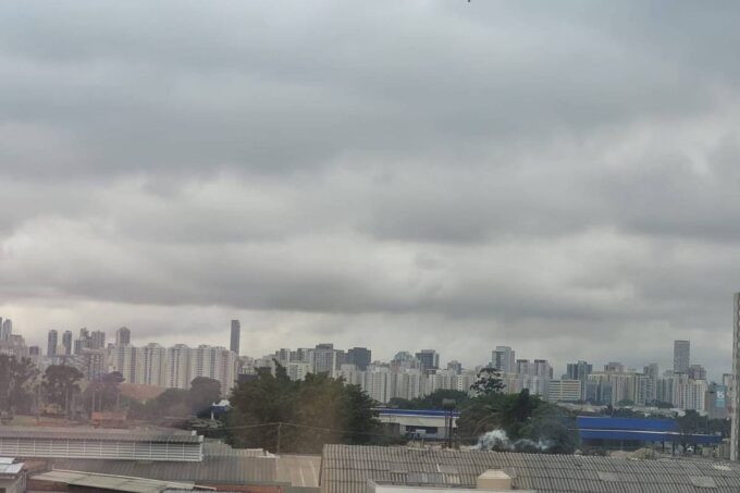 sao-paulo-pode-ter-chuva-isolada-e-temperatura-maxima-de-22°c-neste-sabado-(17)