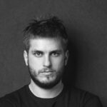 “los-jovenes-creamos-el-mundo-de-la-digitalidad-para-dominarlo,-pero-el-mundo-de-carne-y-hueso-sigue-siendo-dominado-por-los-viejos”:-marcos-aramburu-y-la-novela-sobre-la-amistad-inspirada-por-una-aventura-paterna