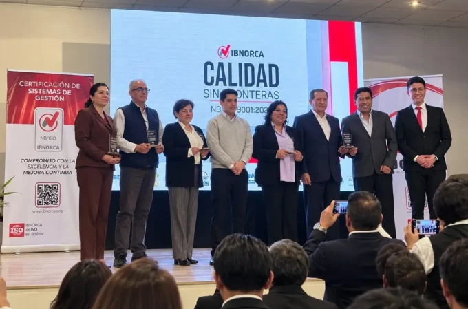 impuestos-nacionales-fortalece-la-calidad-de-sus-servicios-y-recibe-reconocimiento-por-su-mejora-continua
