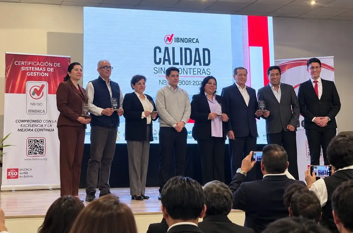impuestos-nacionales-fortalece-la-calidad-de-sus-servicios-y-recibe-reconocimiento-por-su-mejora-continua