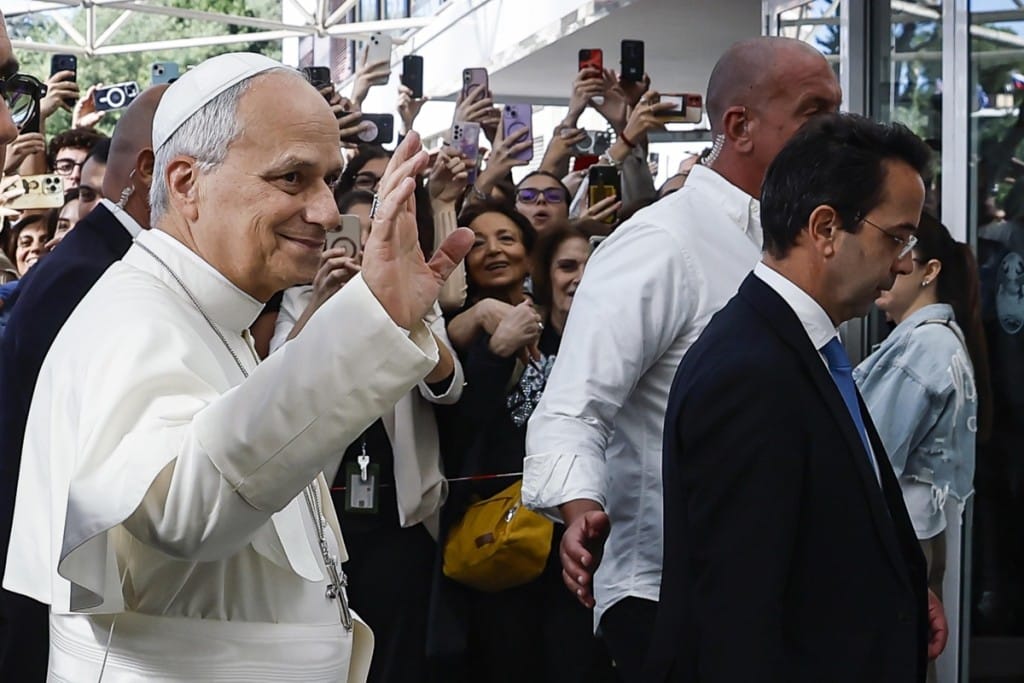 leon-xiv-regresa-al-vaticano-tras-recibir-el-alta-hospitalaria