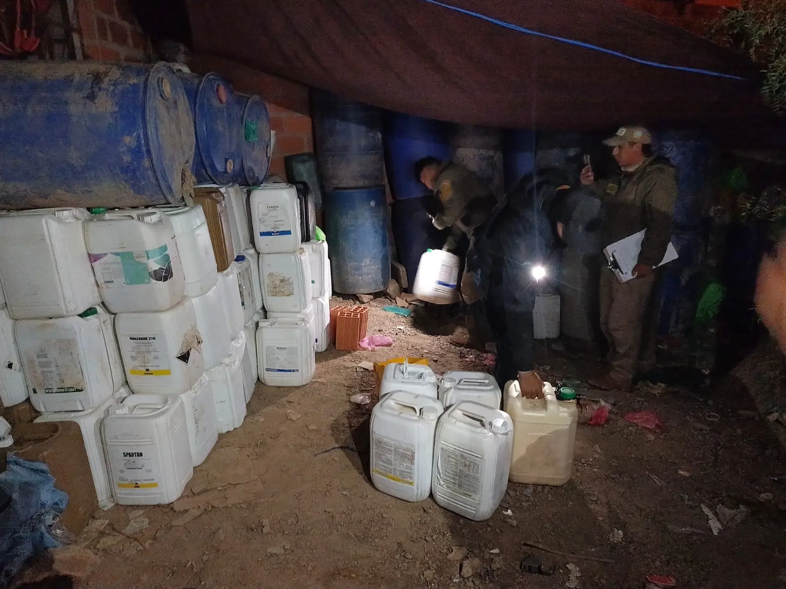 sucre:-anh-y-policia-decomisan-13.000-litros-de-gasolina-acopiados-en-un-domicilio