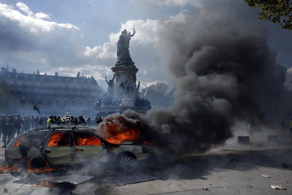 macron-promete-castigos-para-saqueadores-y-union-contra-“sembradores-de-caos”