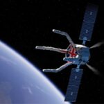 el-reino-unido-pondra-en-marcha-la-primera-garra-robotica-del-mundo-para-recolectar-la-basura-espacial-que-rodea-a-la-tierra