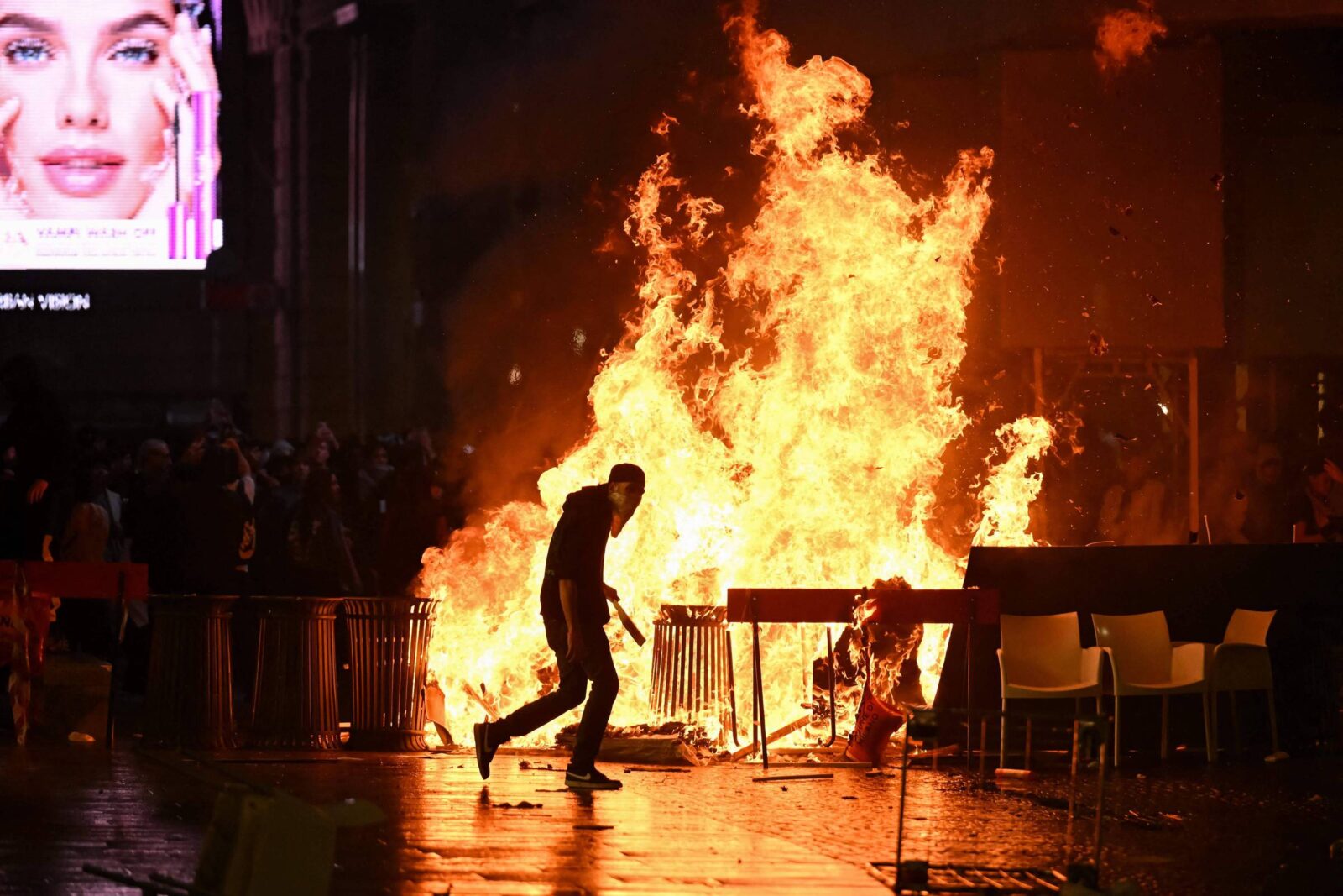 protestos-contra-custo-de-vida-se-espalham-na-europa-apos-manifestacoes-na-franca