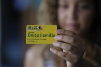 lula-aumenta-em-5-pontos-vantagem-sobre-flavio-entre-beneficiarios-do-bolsa-familia,-diz-datafolha