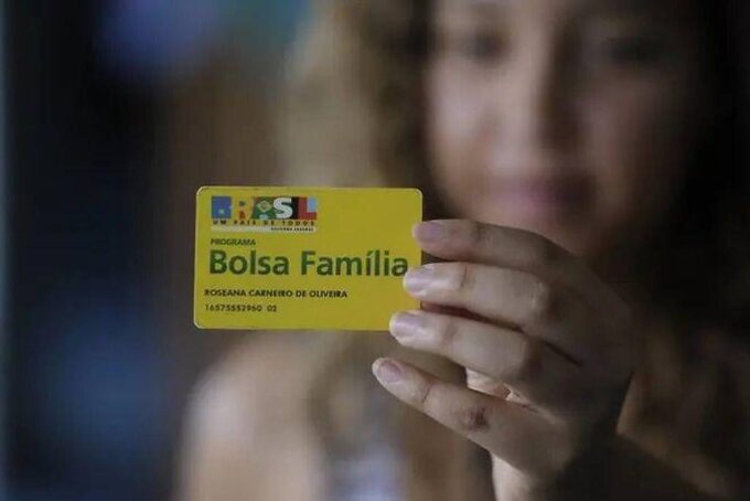 lula-aumenta-em-5-pontos-vantagem-sobre-flavio-entre-beneficiarios-do-bolsa-familia,-diz-datafolha