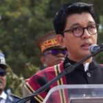 a-madagascar,-un-an-apres-avoir-ete-renverse,-l’ex-president-andry-rajoelina-reve-encore-d’un-retour-sur-la-grande-ile