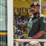 « des-qu’une-tete-depasse,-il-la-coupe » :-muhoozi-kainerugaba,-heritier-brutal-et-fantasque-du-president-ougandais