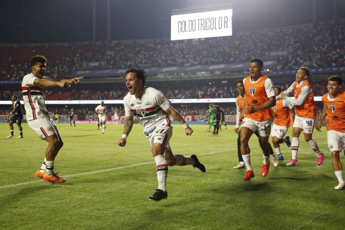 gol-de-artur-da-vitoria-ao-sao-paulo-sobre-o-vasco-no-morumbi