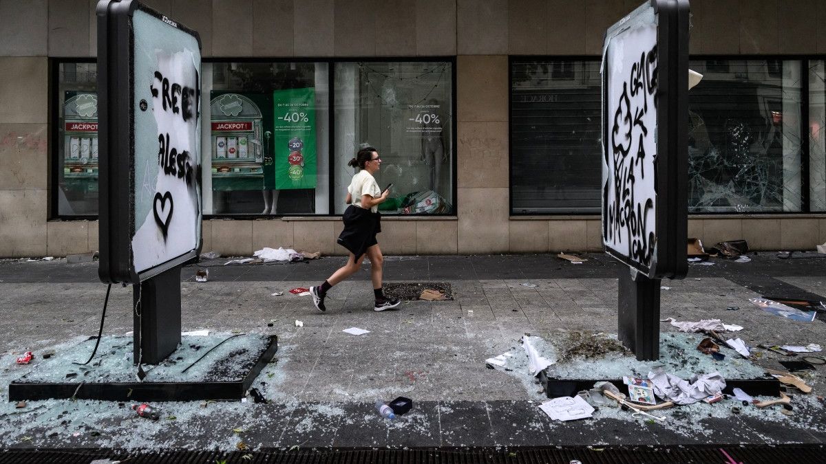 el-dia-despues-del-caos-“sin-precedentes”-en-francia:-1800-detenidos-y-1.500-comercios-danados-por-las-protestas-sobre-el-costo-de-vida