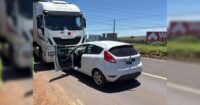 motorista-em-surto-bate-em-carreta-e-caminha-seminu-na-br-376