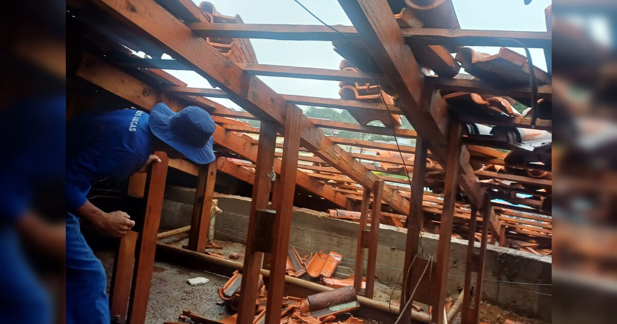 presos-sao-colocados-para-reconstruir-escolas-danificadas-por-temporal-no-pr