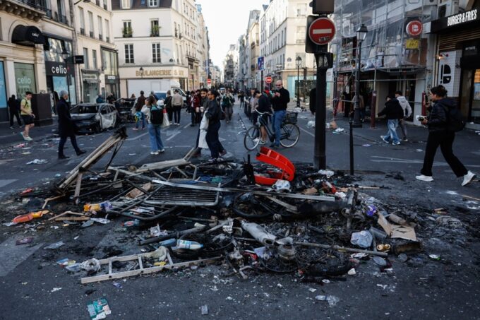 siguen-protestas-en-francia,-que-ya-suma-2-mil-detenidos-por-ataques-a-edificios-publicos-y-saqueos-de-comercios