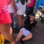 turista-rapai-ojejapi-mientras-hacia-compras