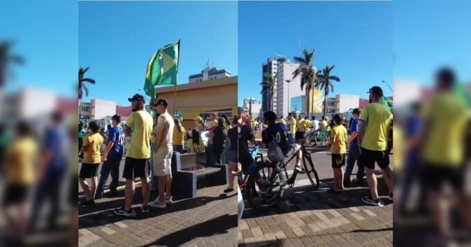 adesivaco-pro-flavio-bolsonaro-reune-apoiadores-na-praca-rui-barbosa,-em-apucarana