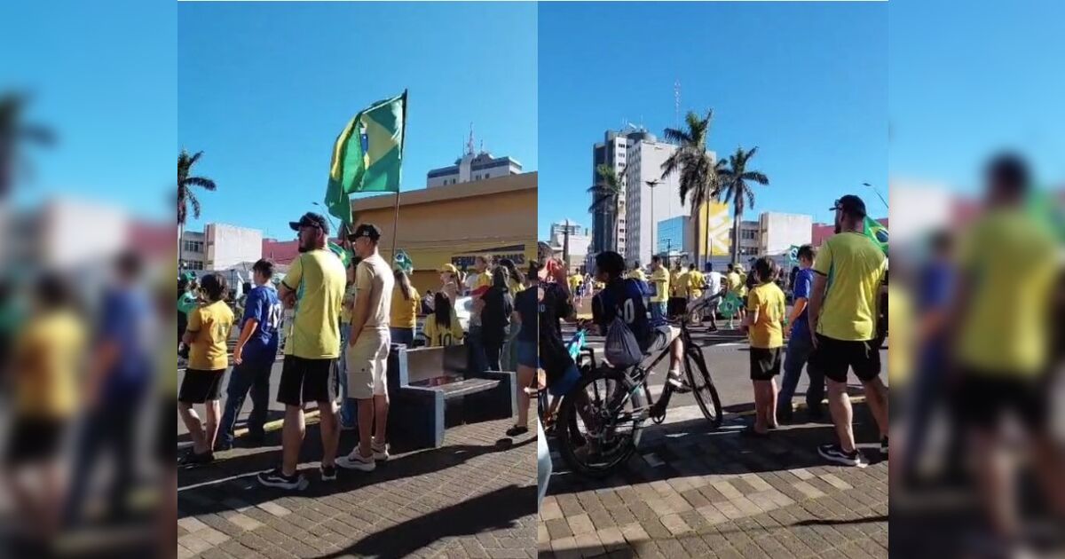 adesivaco-pro-flavio-bolsonaro-reune-apoiadores-na-praca-rui-barbosa,-em-apucarana