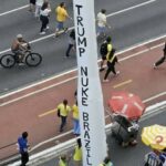 missil-inflavel-levado-a-ato-de-flavio-bolsonaro-em-sp-pede-ataque-de-trump-no-brasil