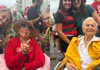 em-cadeira-de-rodas,-centenarias-participam-de-ato-em-copacabana