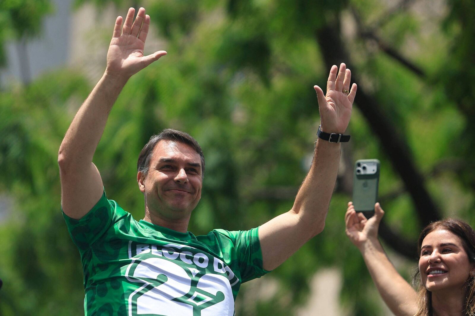 flavio-bolsonaro-e-investigado-no-stf-por-suspeita-de-lavagem-com-advogado-do-caso-inss